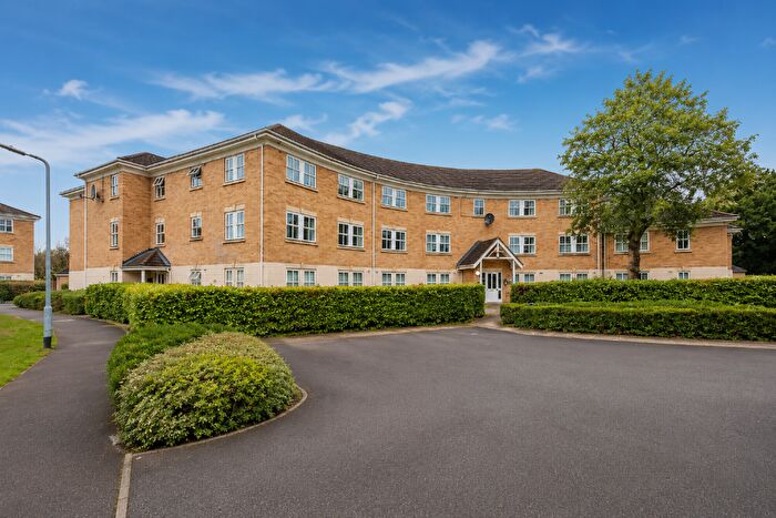 1 Bedroom Apartment For Sale In Hurworth Avenue, Slough, Berkshire, SL3