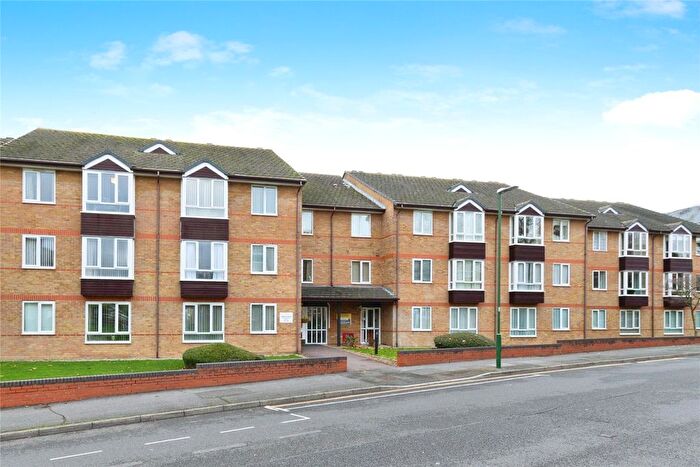 1 Bedroom Flat For Sale In Oak Lodge (Sutton), Sutton, SM1
