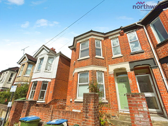 4 Bedroom Semi-Detached House To Rent In Burlington Road, Polygon, Southampton, SO15