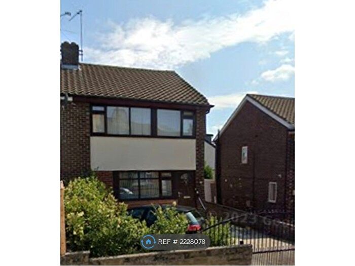 5 Bedroom Semi-Detached House To Rent In Aberdeen Place, Bradford, BD7