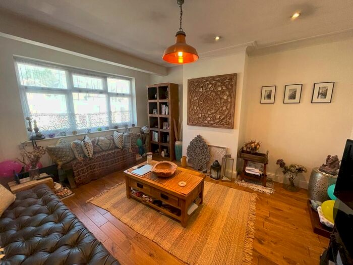 2 Bedroom Maisonette To Rent In Kenton, Harrow, Greater London, HA3