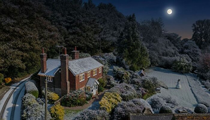 3 Bedroom Cottage For Sale In Wierton Hill, Boughton Monchelsea, ME17