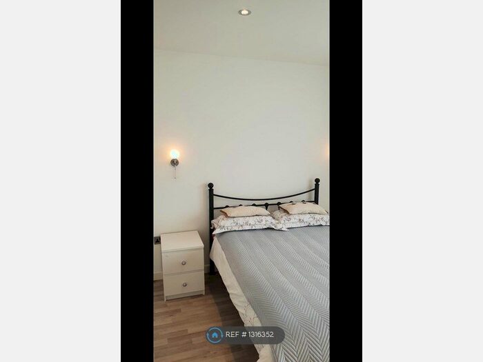 1 Bedroom Flat To Rent In Hounslow, Middlesex TW5