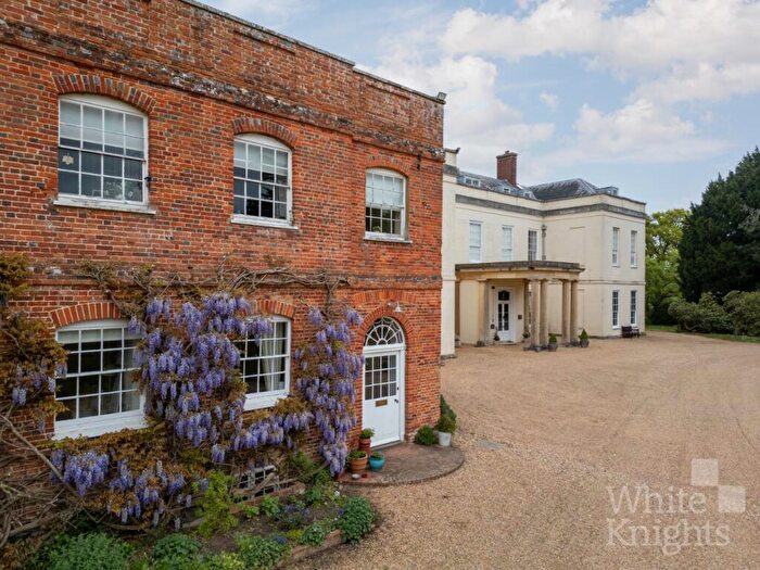 2 Bedroom Apartment For Sale In Swallowfield Park, Swallowfield, Reading, Berkshire, RG7