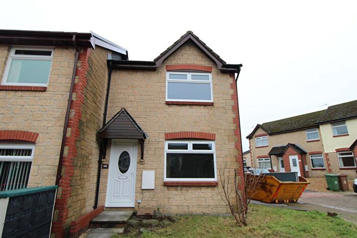 3 Bedroom End Of Terrace House To Rent In Bron Y Garth, Penpedairheol, Hengoed, CF82