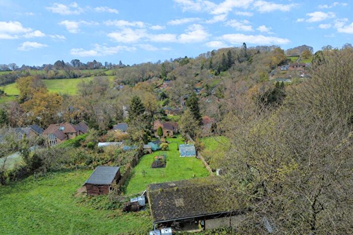 4 Bedroom Bungalow For Sale In Kings Hill, Beech, Alton, Hampshire, GU34