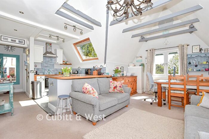 1 Bedroom Flat For Sale In Old Reigate Road, Dorking, Surrey, RH4