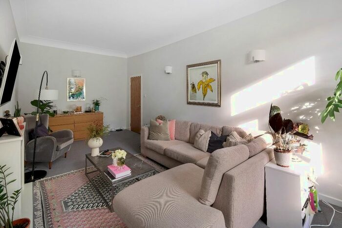 2 Bedroom Flat To Rent In Earl's Court Square, SW5