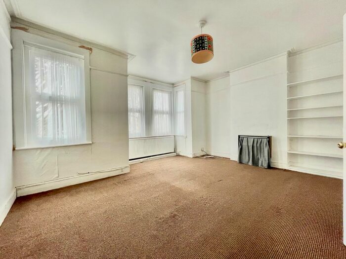 2 Bedroom Flat To Rent In Lower Road, Sutton, SM1