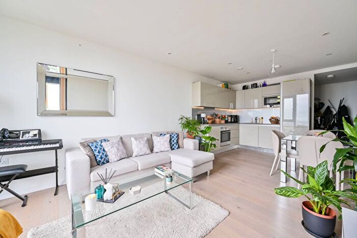 1 Bedroom Flat To Rent In St Gabriel Walk, Elephant And Castle, London, SE1