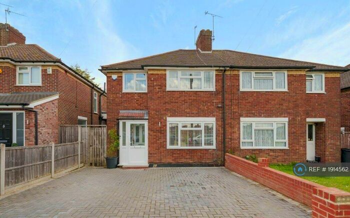 3 Bedroom Semi-Detached House To Rent In Woodlands Avenue, Ruislip, HA4
