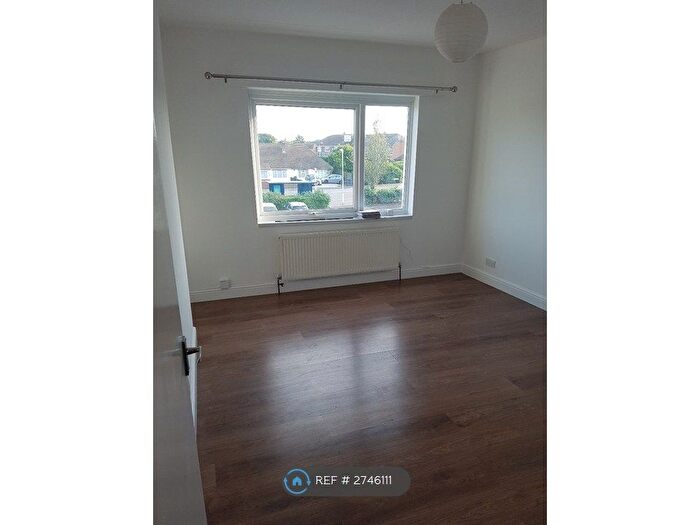 2 Bedroom Flat To Rent In Istead Rise, Istead Rise, DA13
