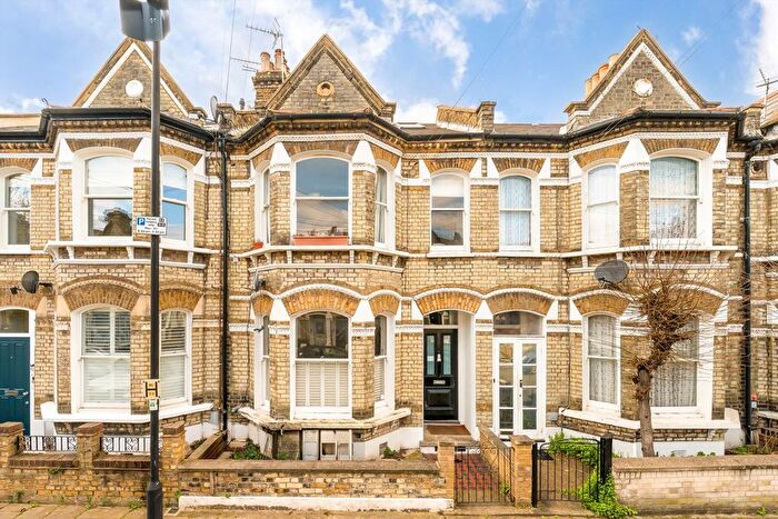 2 Bedroom Flat To Rent In Corrance Road, Brixton, SW2