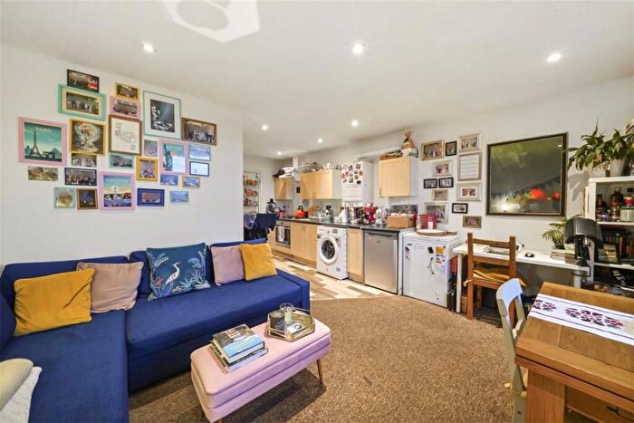 1 Bedroom Flat To Rent In Powis Street, Woolwich, SE18