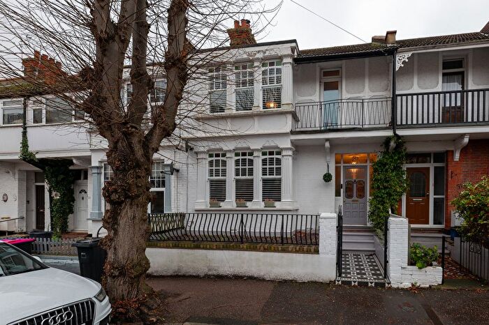 3 Bedroom Terraced House For Sale In Leighton Avenue, Leigh-On-Sea, SS9