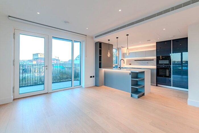 1 Bedroom Flat To Rent In Cascade Way, London, W12