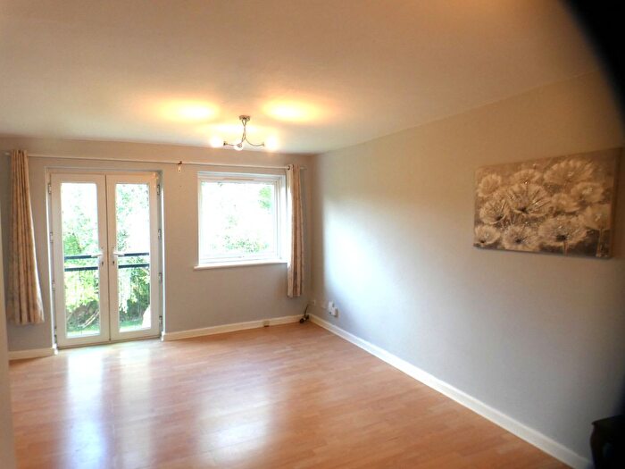 2 Bedroom Flat To Rent In Crown Walk, Wembley, HA9