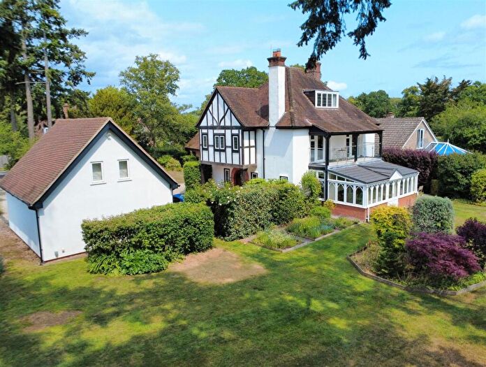 6 Bedroom Detached House For Sale In Kendrick Road, Newbury, RG14
