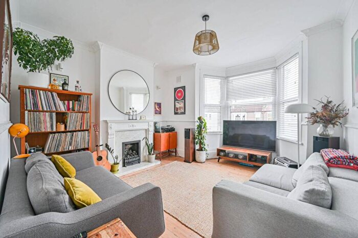 2 Bedroom Maisonette For Sale In Broadfield Road, Catford, London, SE6