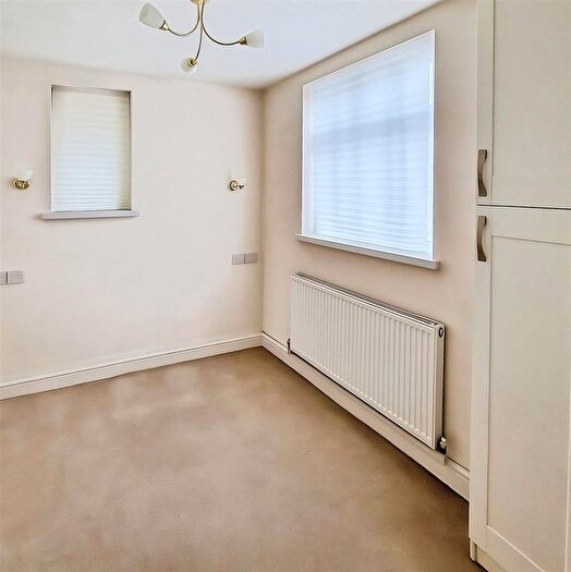 2 Bedroom Property To Rent In Victoria Road, Bentley, DN5