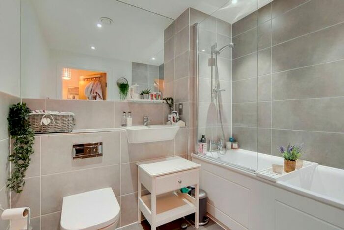 1 Bedroom Flat To Rent In Pilot Walk, North Greenwich, London, SE10