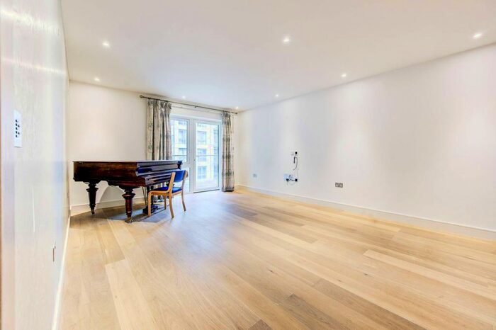 2 Bedroom Flat To Rent In Fulham Reach, Hammersmith, London, W6