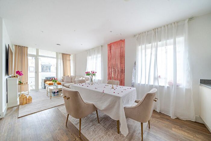 2 Bedroom Flat For Sale In Frazer Nash Close, Isleworth, TW7