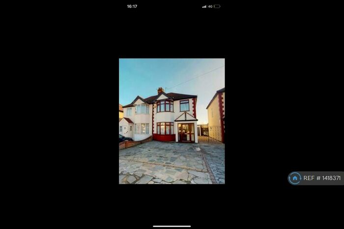 3 Bedroom Semi-Detached House To Rent In Chase Cross Road, Romford, RM5