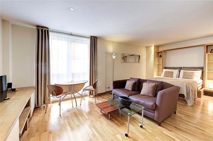Apartment To Rent In Hosier Lane, London, EC1A
