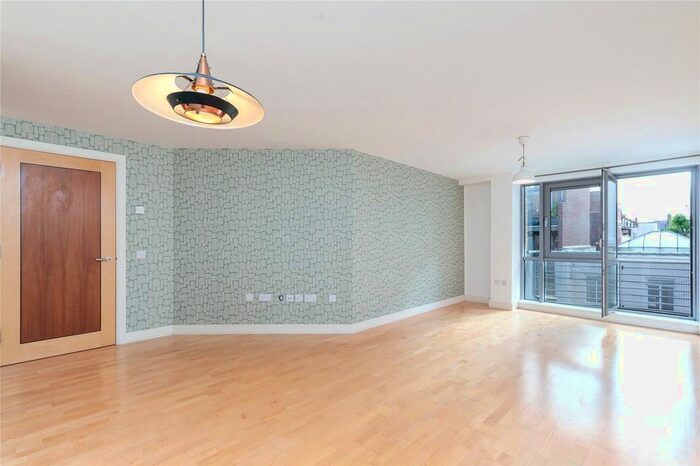 2 Bedroom Flat To Rent In Naoroji Street, Islington, London, WC1X