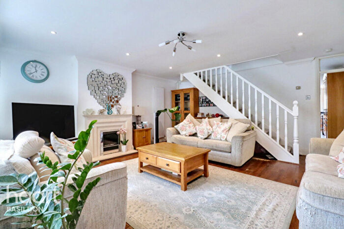 4 Bedroom Semi-Detached House For Sale In Dedham Close, Billericay, CM11