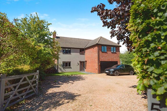 5 Bedroom Detached House For Sale In Drovers Way, Milton Keynes, MK17