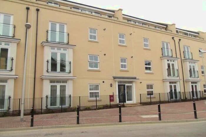 2 Bedroom Flat To Rent In Taylor Close, Tonbridge, TN9