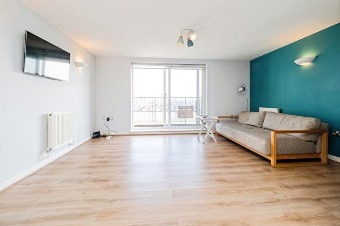 2 Bedroom Flat For Sale In Flint Close, London, E15