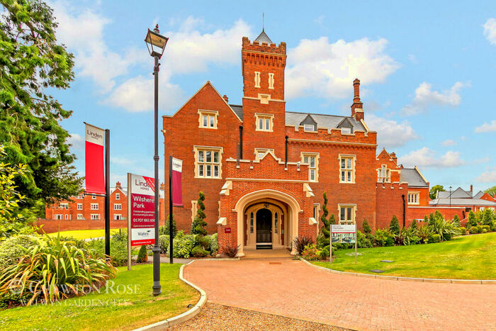 2 Bedroom Apartment For Sale In The Frythe, Welwyn, AL6