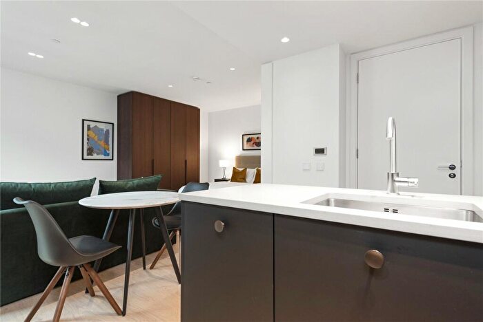 Apartment To Rent In Fenwick House, Bartholomew Close, London, EC1A