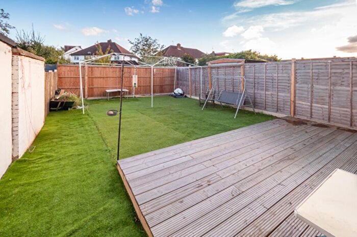 3 Bedroom End Of Terrace House For Sale In Chestnut Close, Carshalton, SM5