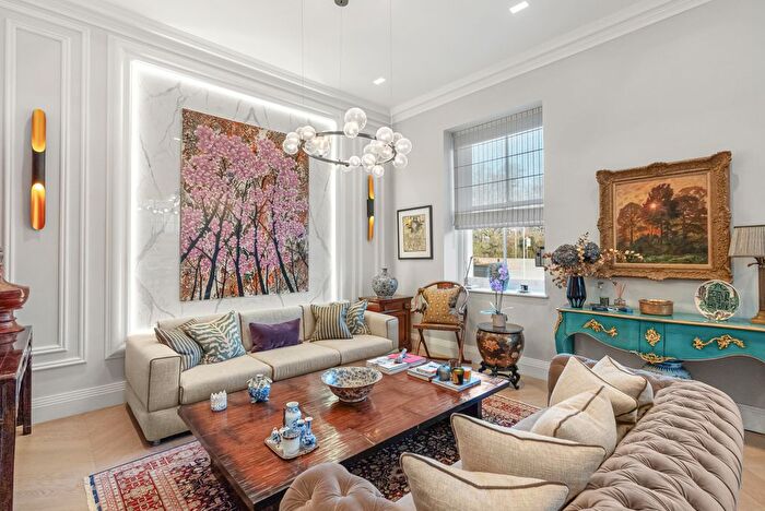 3 Bedroom Flat To Rent In Palace Gate, Kensington, London, W8