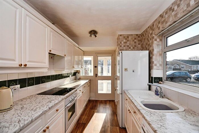 2 Bedroom Semi Detached Bungalow For Sale In Ganton Way, Willerby, Hull, HU10