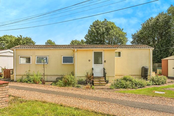 1 Bedroom Mobile/park Home For Sale In Ramsey Road, Warboys, Huntingdon, PE28