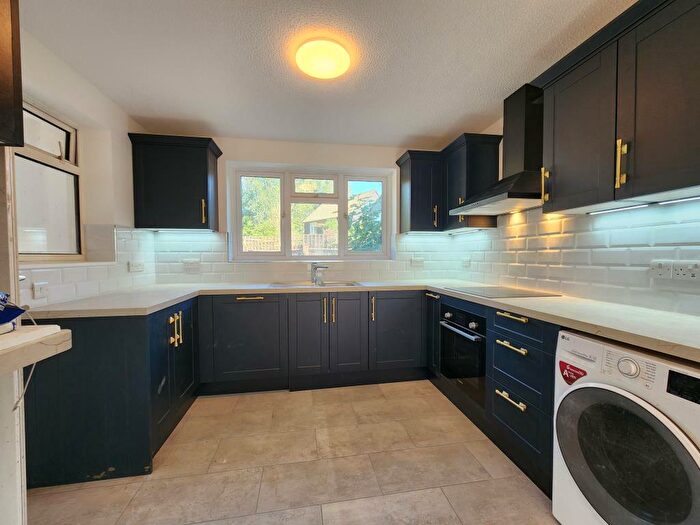 4 Bedroom Detached House To Rent In Caradon Close, Woking, GU21