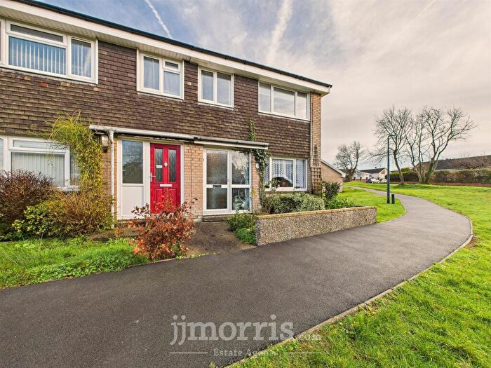 3 Bedroom End Of Terrace House For Sale In Felin Ban Estate, Cardigan, SA43