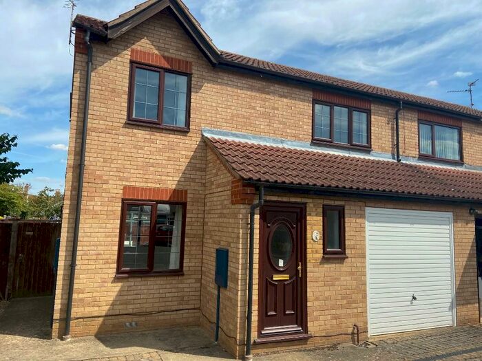 3 Bedroom Semi-Detached House To Rent In Mercia Grove, PE6