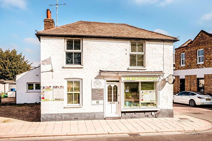 2 Bedroom Flat For Sale In The Green, Twickenham, TW2