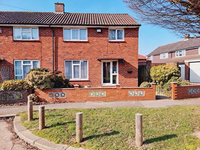 3 Bedroom Semi Detached House To Rent In Charden Road - Silver Sub, Gosport, Hampshire, PO13