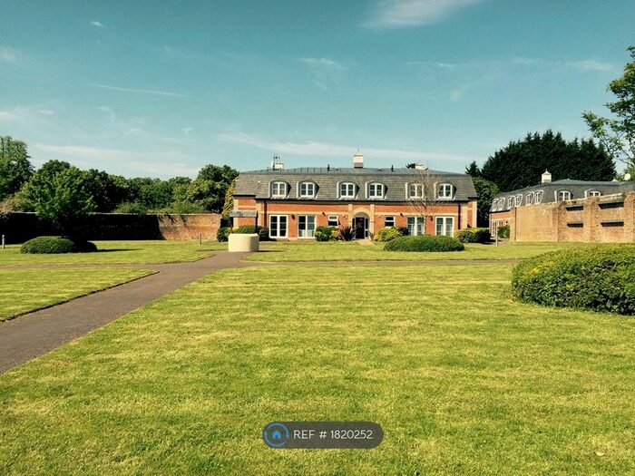 2 Bedroom Flat To Rent In The Pavilions, Worth, Crawley, RH10