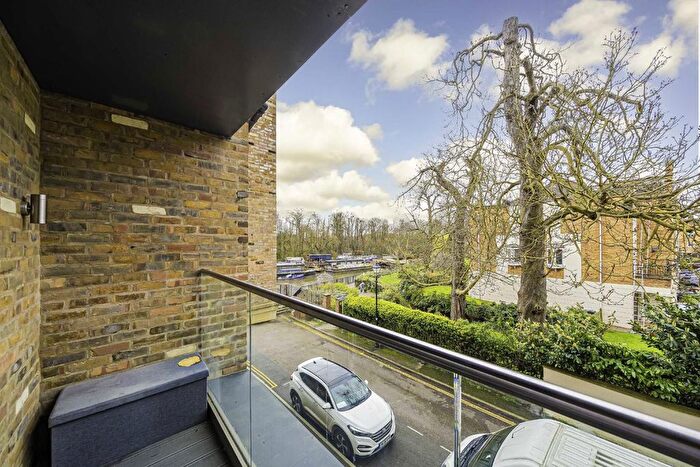 2 Bedroom Flat For Sale In Lion Wharf Road, Isleworth, TW7