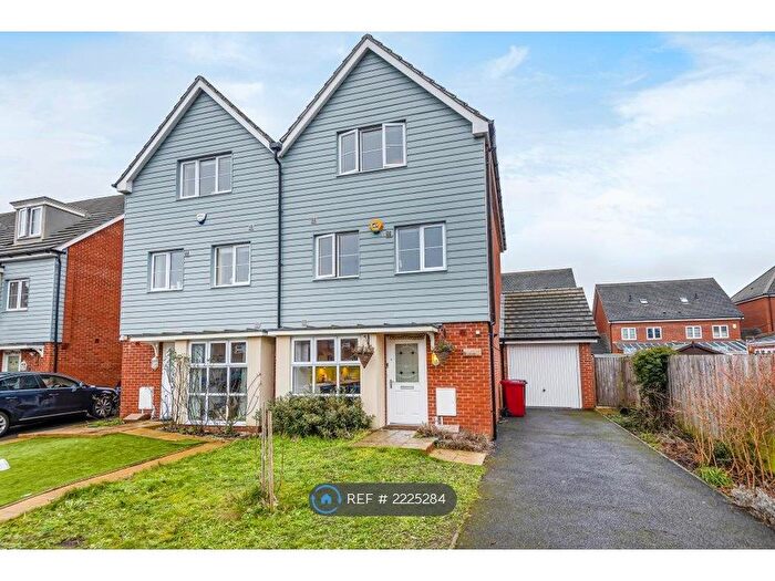 4 Bedroom Semi-Detached House To Rent In Collier Close, Slough, SL1