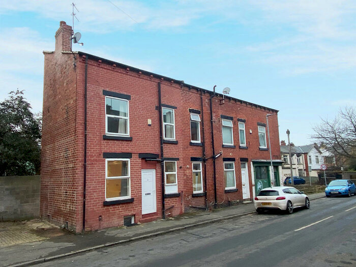 2 Bedroom End Of Terrace House To Rent In Highbury Lane, Meanwood, Leeds, West Yorkshire., LS6
