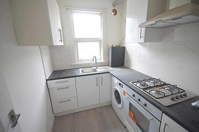 1 Bedroom Flat To Rent In Highbury Gardens, IG3